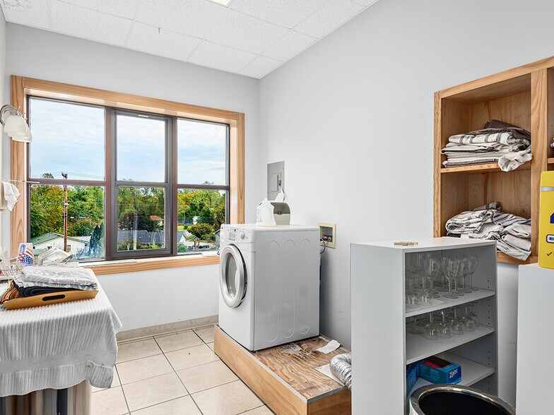 More Photos Of 701 Oriole Dr, Hendersonville Warehouse For Sale