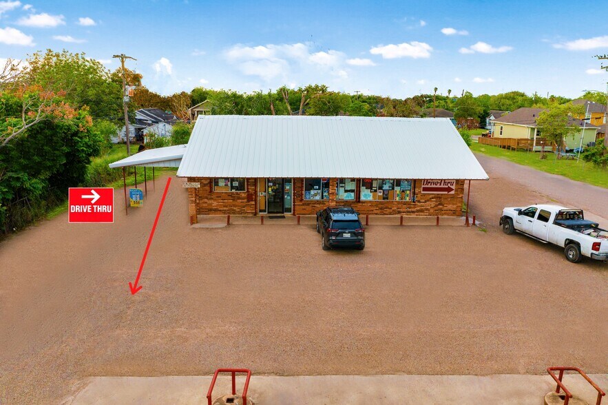 More Photos Of 701 Lincoln Ave, Robstown Convenience Store For Sale