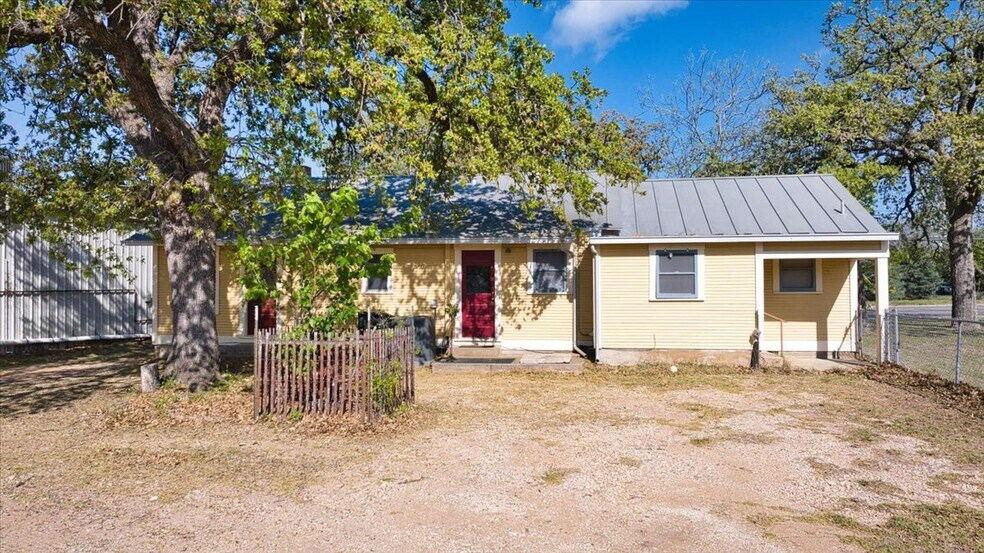 More Photos Of 1007 N Llano St, Fredericksburg Office Residential For Sale