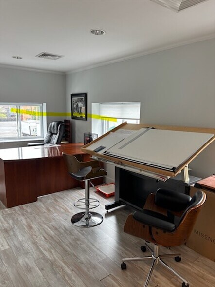 More Photos Of 27 Saint Charles St, Thornwood Office For Lease