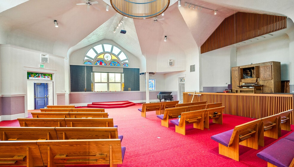 More Photos Of 820 Jefferson St NE, Salem Religious Facility For Sale