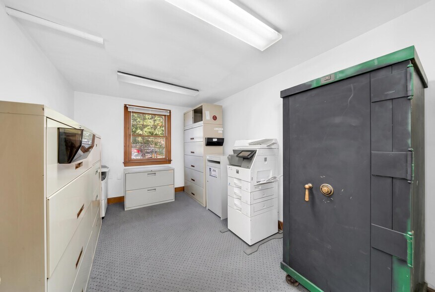 More Photos Of 58 Main St, Topsfield Office For Sale