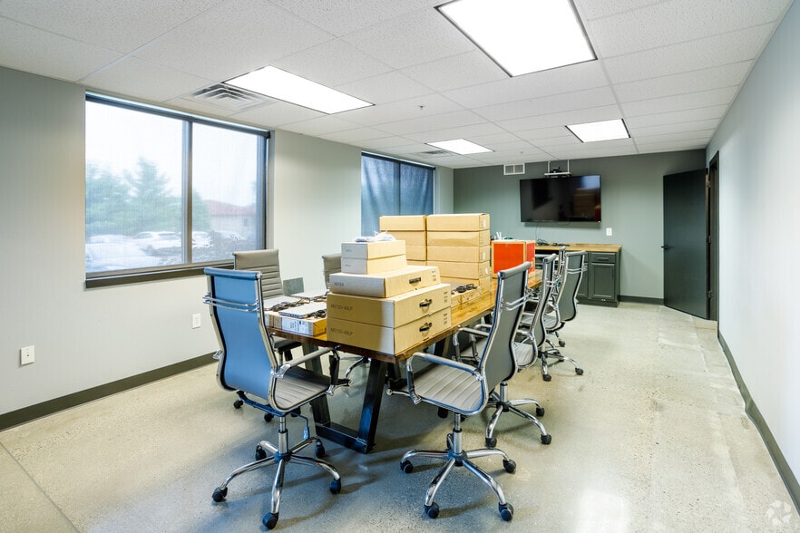 More Photos Of 8164 Executive Ct, Lansing Office For Lease