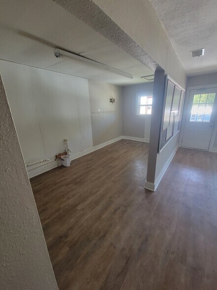 More Photos Of 106 E North Ave, Lampasas Loft Creative Space For Sale