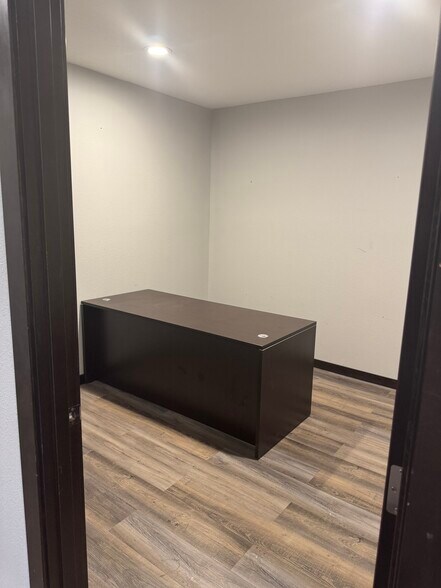 More Photos Of 6446 Road 3 NE, Moses Lake Flex For Lease