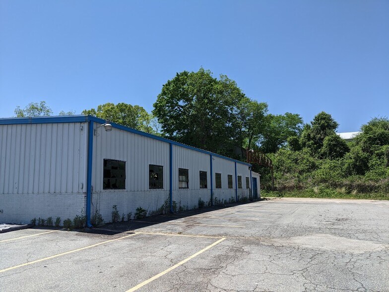 More Photos Of 709 New Franklin Rd, Lagrange Freestanding For Lease