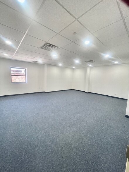 More Photos Of 247 Fulton Ave, Hempstead Storefront Retail Office For Lease