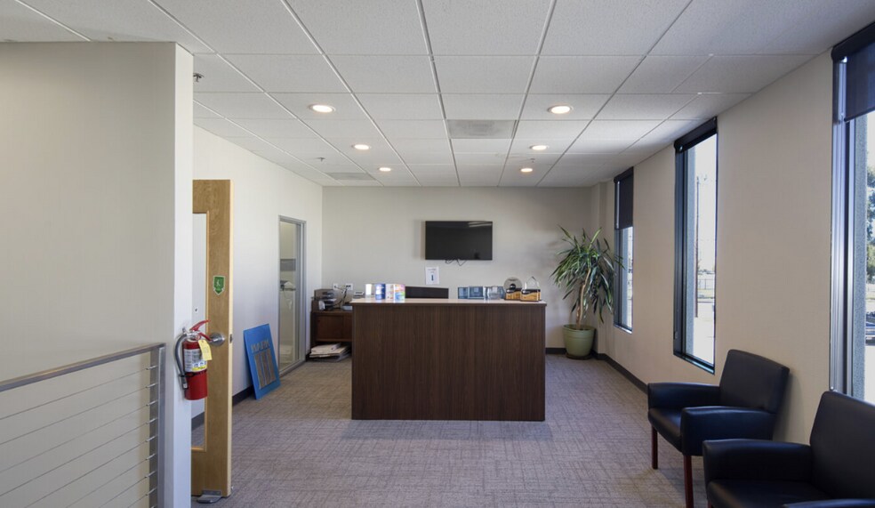 More Photos Of 5101 Florin Perkins Rd, Sacramento Flex For Lease