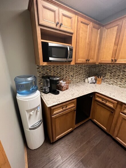 More Photos Of 4950-4960 Lincoln Dr, Edina Office For Sale