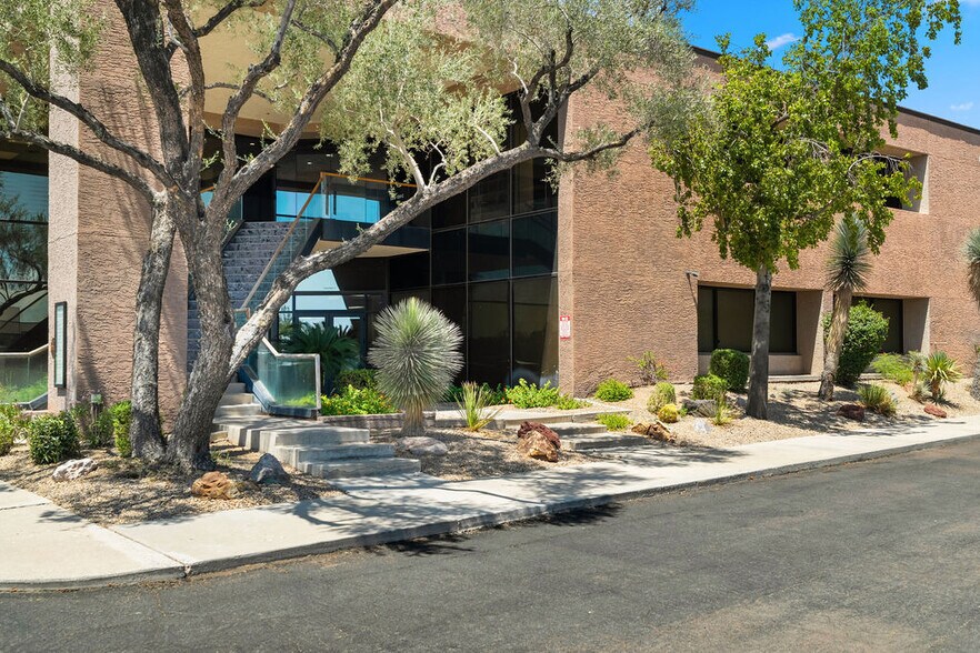 More Photos Of 15600-15650 N Black Canyon Hwy, Phoenix Office For Lease