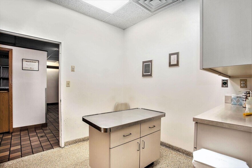 More Photos Of 2007 E Apple Ave, Muskegon Medical For Sale