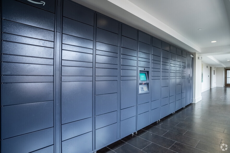 More Photos Of 6000 Avalon Blvd, Alpharetta Storefront Retail Office For Lease