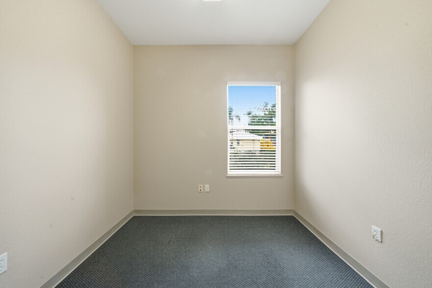 More Photos Of 401 W Interlake Blvd, Lake Placid Office For Sale