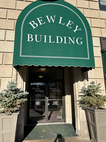 More Photos Of 4 Market St, Lockport Medical For Lease