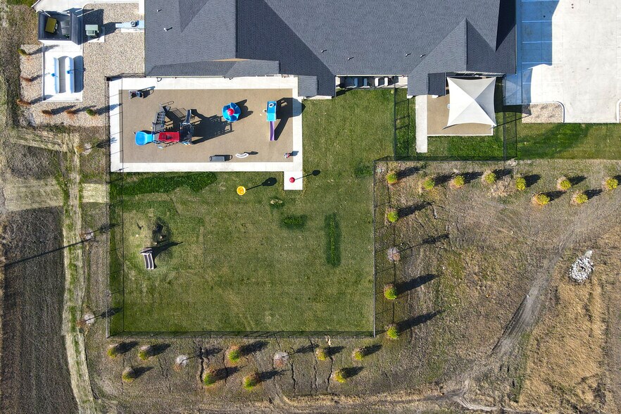 More Photos Of 403 N Grant Ave, Elkhart Specialty For Sale