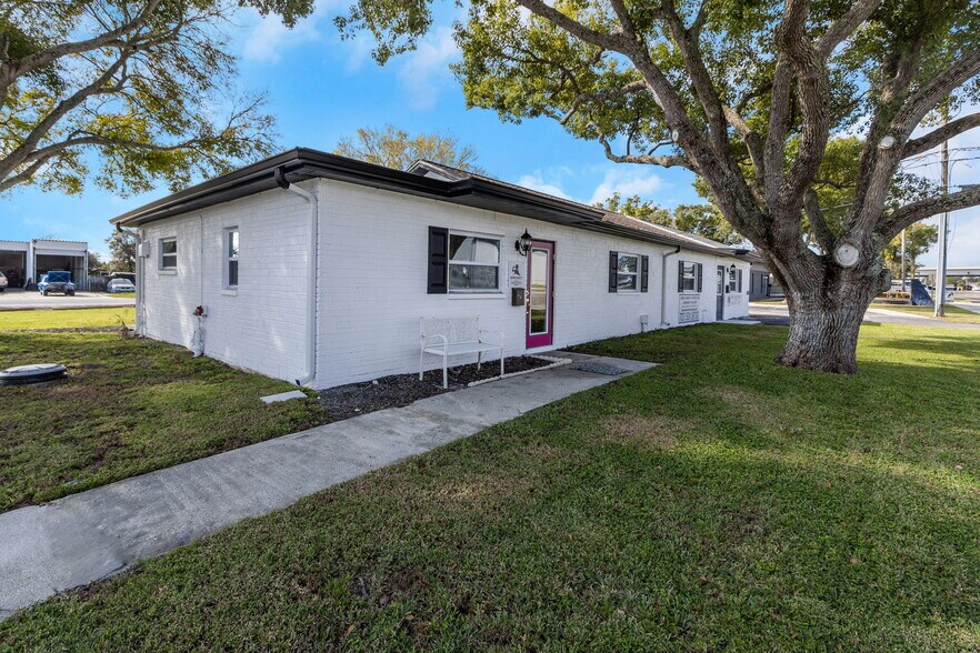 More Photos Of 2645 Sunset Point Rd, Clearwater Freestanding For Lease