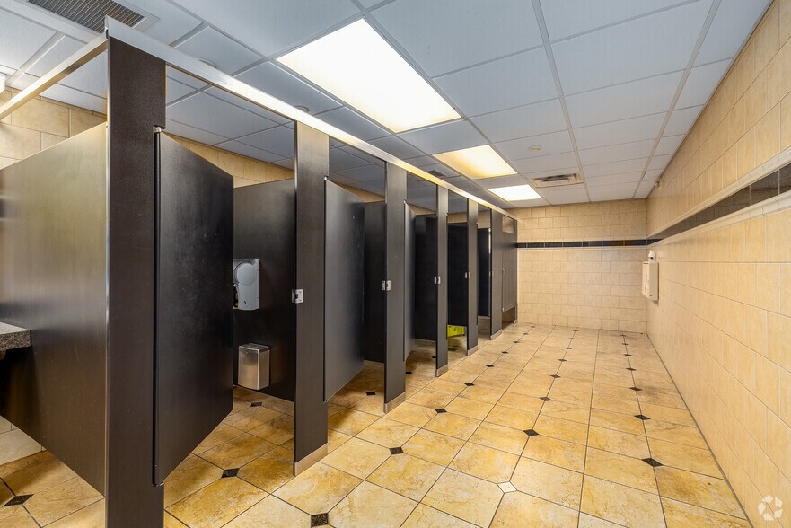 More Photos Of 754 Gravois Bluffs Blvd, Fenton Movie Theatre For Sale