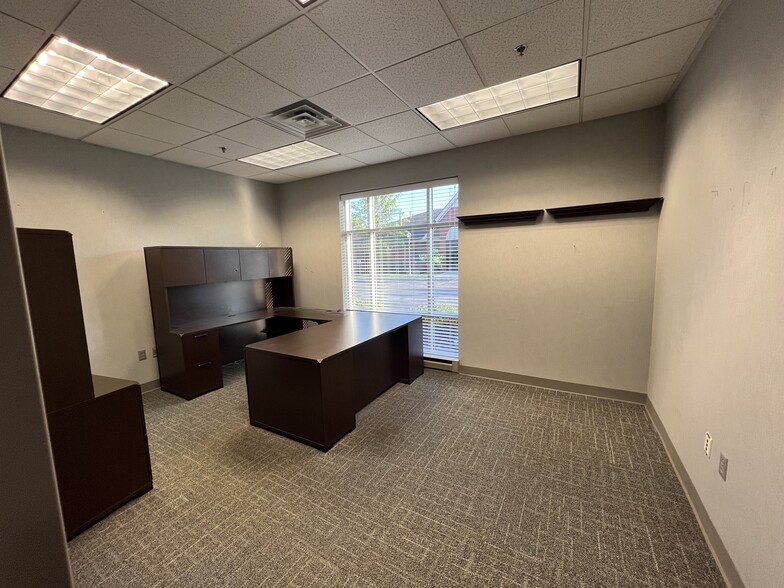 More Photos Of 7 Limestone Dr, Buffalo Medical For Lease