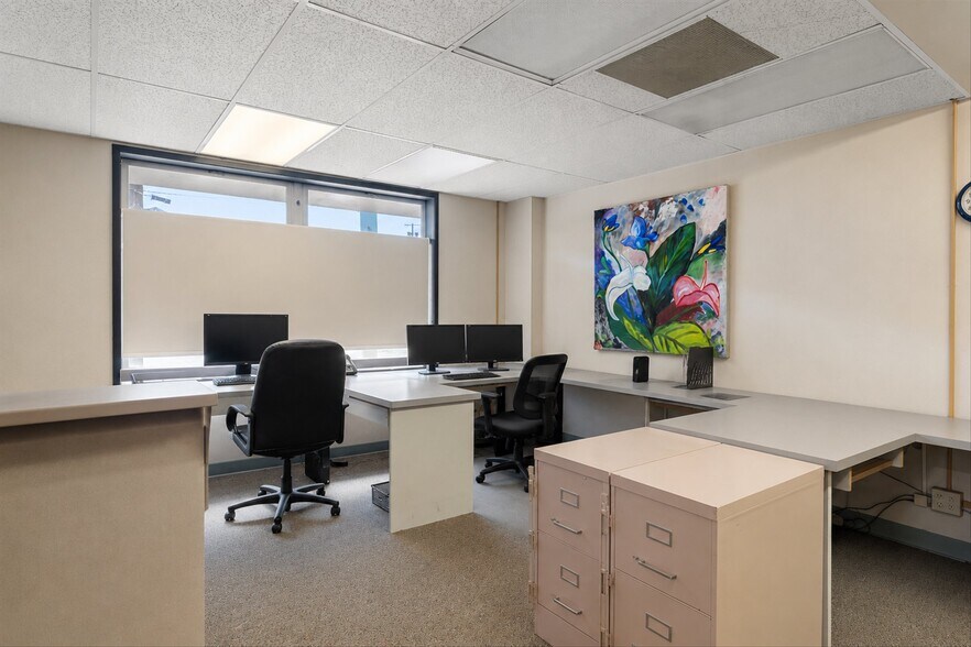 More Photos Of 1375 13th St SE, Salem Office For Sale