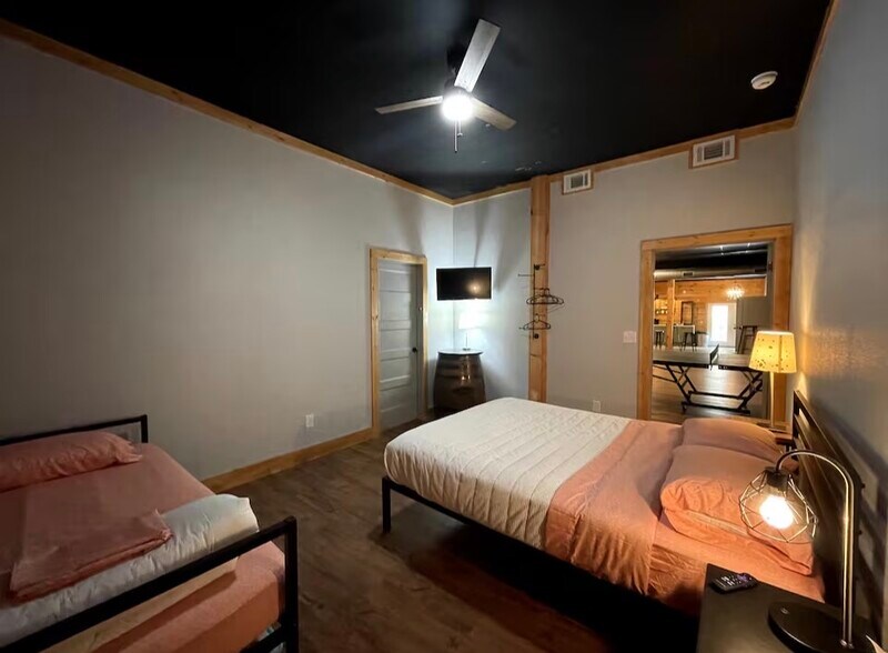 More Photos Of 33 Rose Petal Ln, Ellijay General Retail For Sale