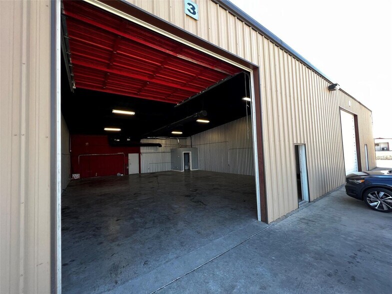 More Photos Of 3381 Acton School Rd, Granbury Warehouse For Lease
