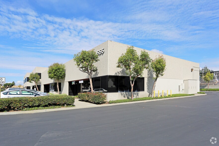 More Photos Of 555 W Lambert Rd, Brea Warehouse For Lease