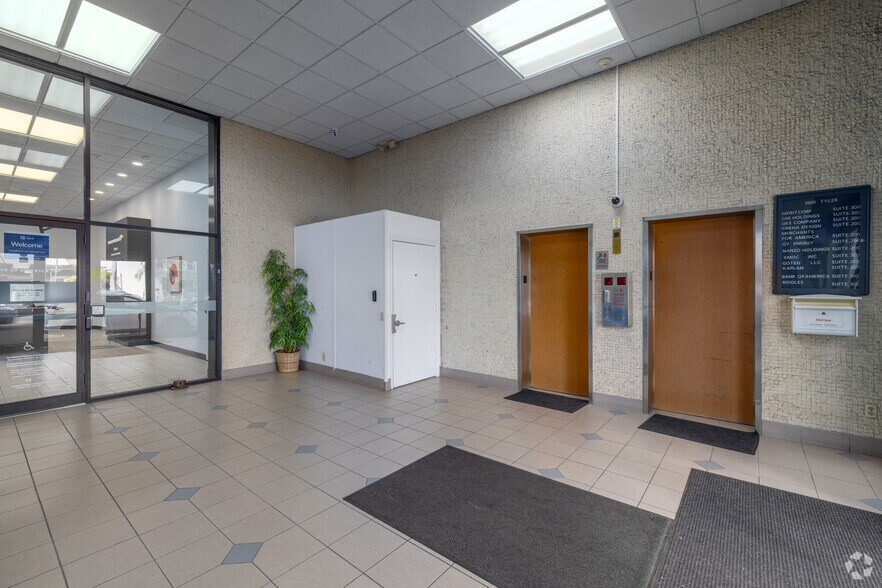 More Photos Of 1900 Tyler St, Hollywood Office For Lease