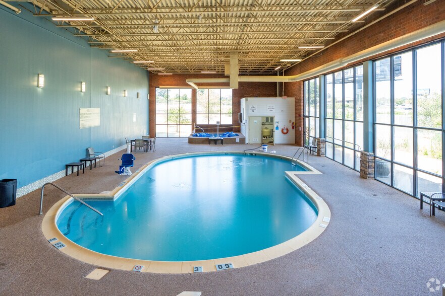 More Photos Of 6921 S Lindbergh Blvd, Saint Louis Hospitality For Sale
