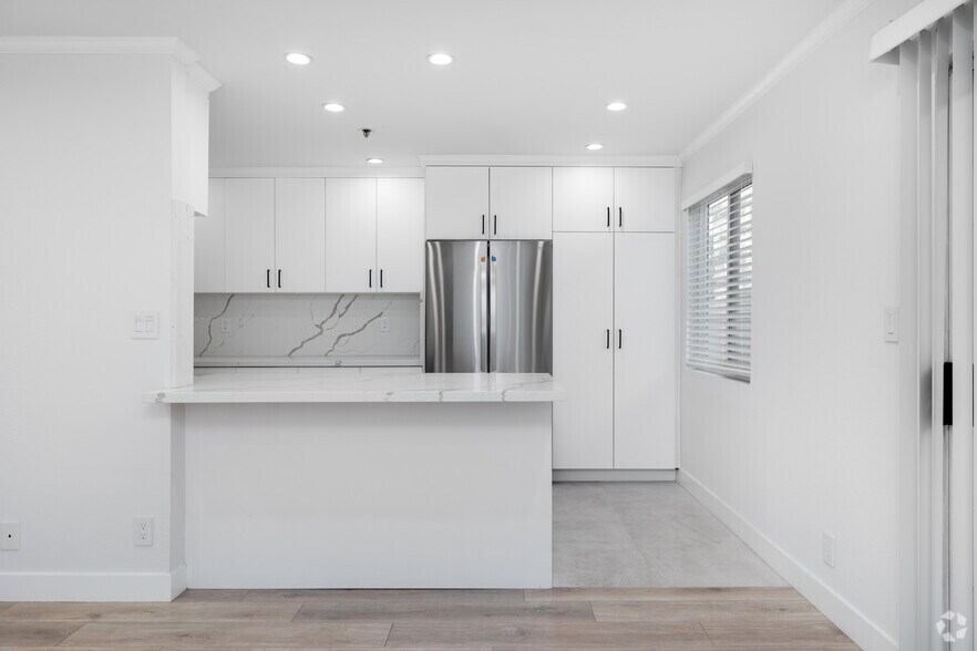 More Photos Of 6543 Franklin Ave, Hollywood Apartments For Sale