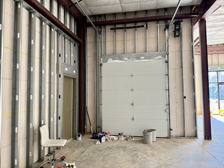 More Photos Of 1496 Chester Ave, Springdale General Retail For Lease