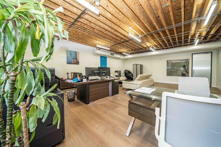 More Photos Of 2001 Saturn St, Monterey Park Light Distribution For Sale