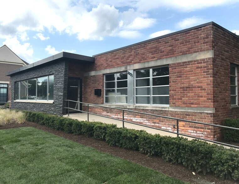 More Photos Of 2075 E 14 Mile Rd, Birmingham Loft Creative Space For Lease