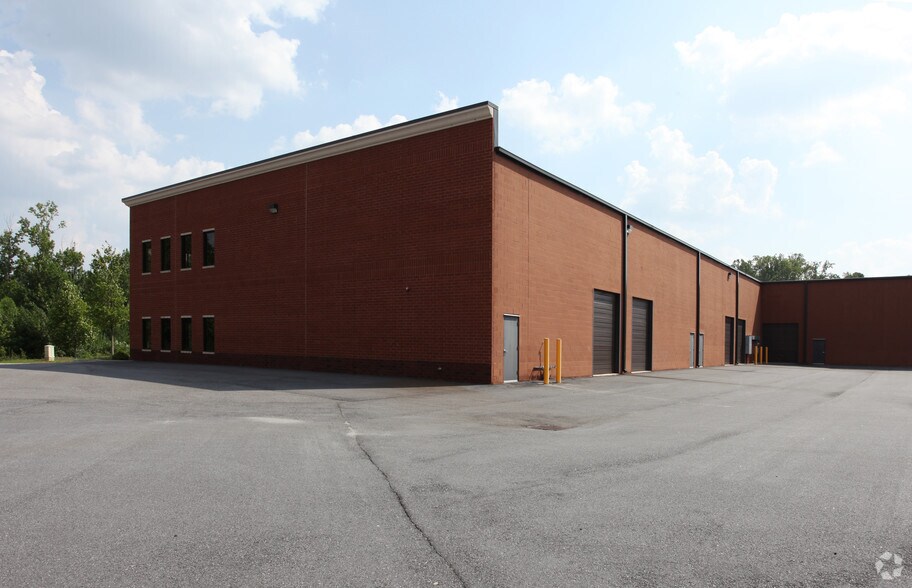More Photos Of 3975 Lakefield Ct, Suwanee Light Manufacturing For Lease
