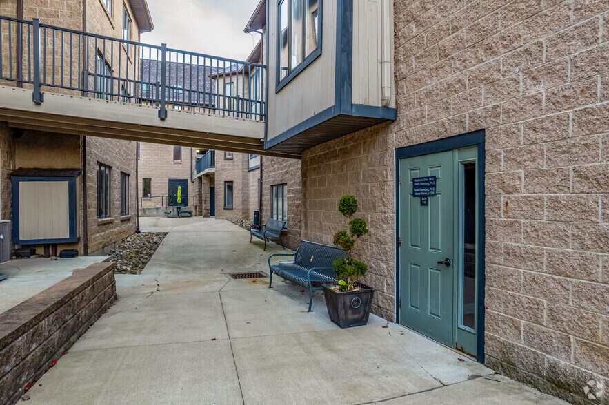 More Photos Of 2555 Washington Rd, Pittsburgh Unknown For Lease