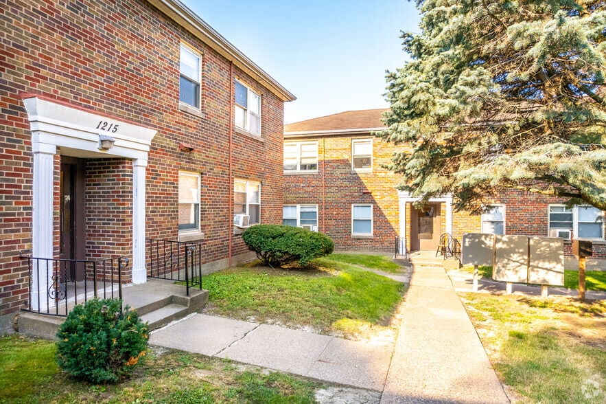 More Photos Of 1203 E 11th St, Davenport Apartments For Sale