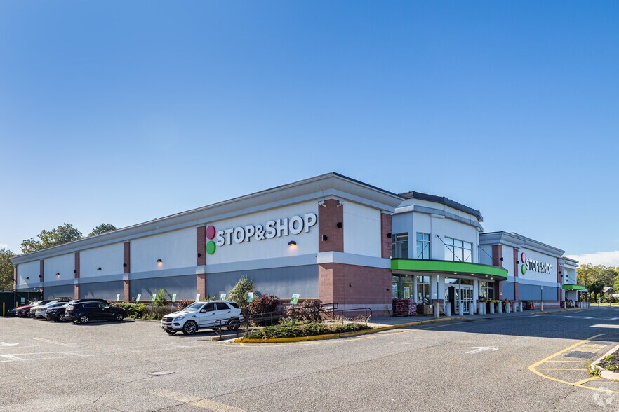 Primary Photo Of 1615 Old Country Rd, Riverhead Freestanding For Lease