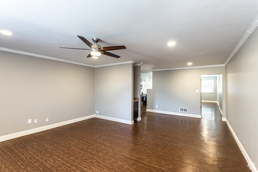 More Photos Of 4339 Roanoke Pkwy, Kansas City Apartments For Sale