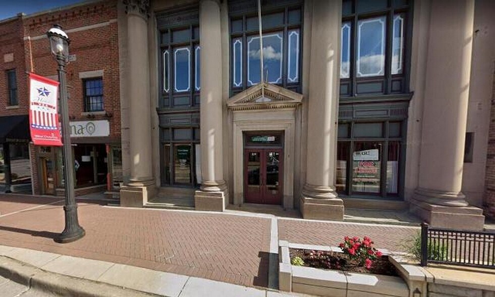 More Photos Of 119 W Main St, West Dundee Office For Lease