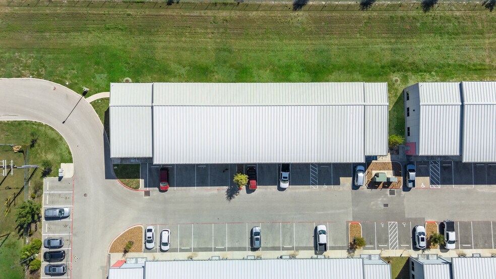 More Photos Of 7637 Fm 3009, Schertz Light Distribution For Sale