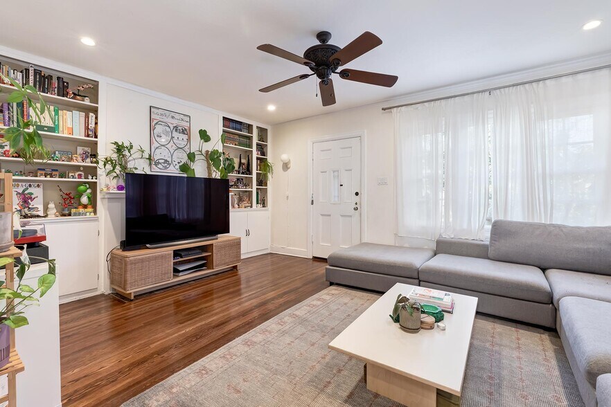 More Photos Of 615 N Plymouth Blvd, Los Angeles Apartments For Sale