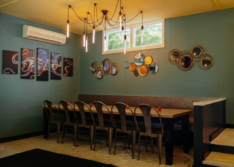 More Photos Of 17 S Edison St, Montauk Freestanding For Lease