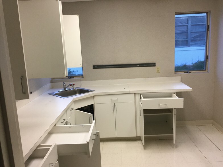 More Photos Of 669 Boston Post Rd, Guilford Medical For Lease