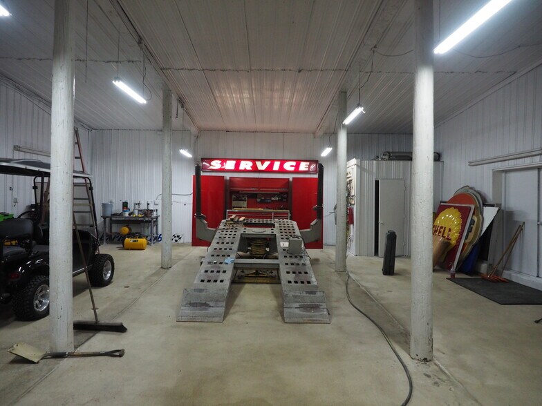 More Photos Of 9430 N Karen Dr, Mooresville Light Distribution For Lease