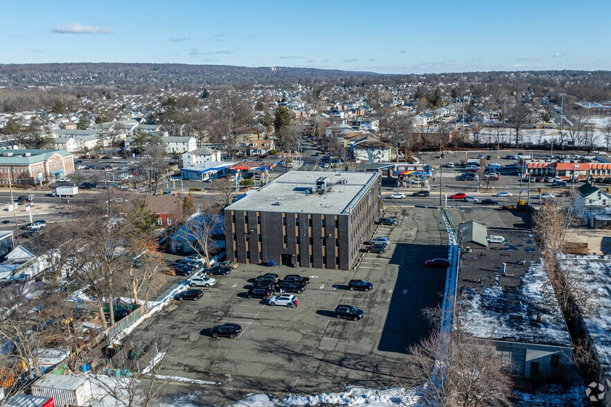 More Photos Of 2444 Morris Ave, Union Township Office For Lease