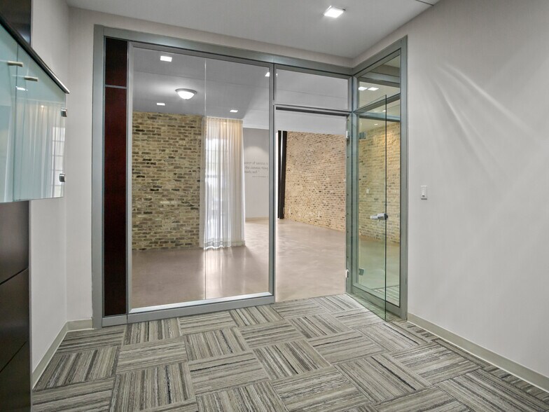 More Photos Of 7010 Rocio Dr, Laredo Freestanding For Lease