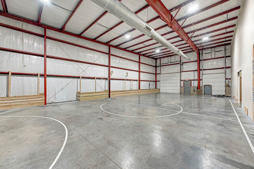 More Photos Of 1400 Commerce Pky, Franklin Warehouse For Lease