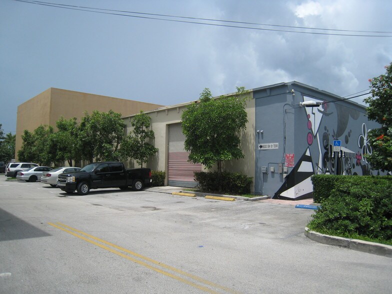 More Photos Of 6830-6840 SW 81st Ter, Miami Warehouse For Lease