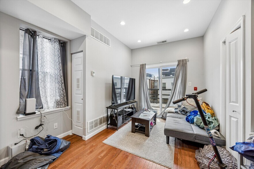 More Photos Of 1909 S Broad St, Philadelphia Office Residential For Sale