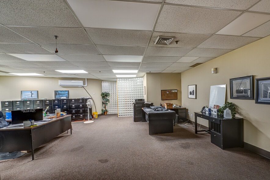 More Photos Of 30 Crossways E, Bohemia Manufacturing For Sale