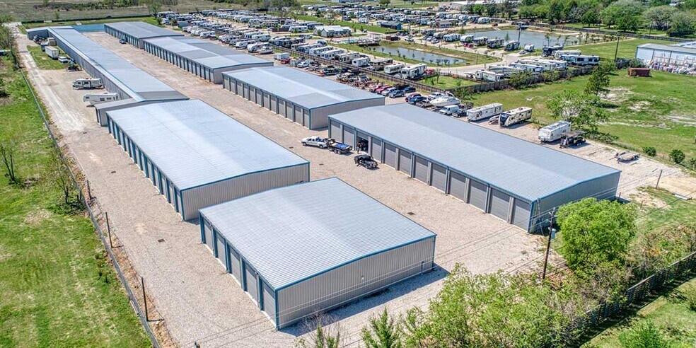 More Photos Of 17717 County Road 127, Pearland Self Storage For Lease